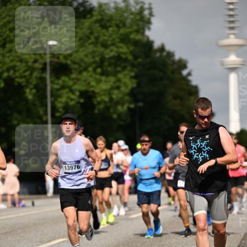 29.06.2025 - hella hamburg halbmarathon Dr. Thomas Lammeyer http://msf.ph/oto/8150489 29.06.2025 10:06:39 Kennedybrücke 1128, 1254, 1733, 2142, 2322, 2685, 2819, 3225, 3780, 3919, 4663, 4985, 5742, 6166, 6295, 6708, 6752, 6860, 6997, 7049, 7243, 7323, 8003, 8364, 8662, 8749, 9006, 9020, 9021, 10295, 10539, 10866, 11191, 11250 meine-sportfotos.de