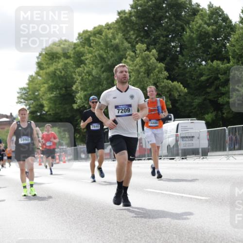 29.06.2025 - hella hamburg halbmarathon Jannik Wohlers http://msf.ph/oto/8150495 29.06.2025 10:13:54 Lombardsbrücke 1890, 3939, 4032, 6028, 6083, 6089, 6287, 6366, 7209, 7442, 7840, 7991, 8001, 8057, 8409, 8892, 9845, 9886, 12467, 12938, 13237, 13285, 14488, 16126 meine-sportfotos.de