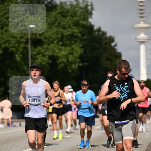 29.06.2025 - hella hamburg halbmarathon Dr. Thomas Lammeyer http://msf.ph/oto/8150498 29.06.2025 10:06:40 Kennedybrücke 1128, 1254, 1414, 1733, 2142, 2685, 2819, 3225, 3780, 3919, 4663, 4985, 5742, 6166, 6295, 6708, 6752, 6860, 6997, 7049, 7323, 8003, 8364, 8662, 8749, 9006, 9020, 9021, 10295, 10539, 10866, 11191, 11250 meine-sportfotos.de