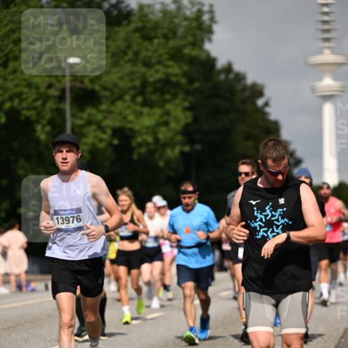 29.06.2025 - hella hamburg halbmarathon Dr. Thomas Lammeyer http://msf.ph/oto/8150501 29.06.2025 10:06:40 Kennedybrücke 1128, 1254, 1414, 1733, 2142, 2685, 2819, 3225, 3780, 3919, 4663, 4985, 5742, 6166, 6295, 6708, 6752, 6860, 6997, 7049, 7323, 8003, 8364, 8662, 8749, 9006, 9020, 9021, 10295, 10539, 10866, 11191, 11250 meine-sportfotos.de
