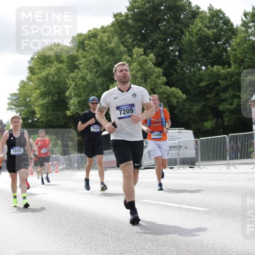 29.06.2025 - hella hamburg halbmarathon Jannik Wohlers http://msf.ph/oto/8150507 29.06.2025 10:13:54 Lombardsbrücke 1890, 3939, 4032, 6028, 6083, 6089, 6287, 6366, 7209, 7442, 7840, 7991, 8001, 8057, 8409, 8892, 9845, 9886, 12467, 12938, 13237, 13285, 14488, 16126 meine-sportfotos.de