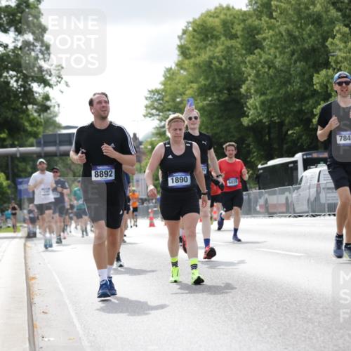 29.06.2025 - hella hamburg halbmarathon Jannik Wohlers http://msf.ph/oto/8150517 29.06.2025 10:13:55 Lombardsbrücke 3756, 3939, 4032, 6028, 6083, 6089, 6366, 7209, 7442, 7840, 7991, 8001, 8057, 8409, 8892, 9845, 10224, 12467, 12938, 13237, 13285, 14488, 16126 meine-sportfotos.de