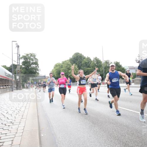 29.06.2025 - hella hamburg halbmarathon Jannik Wohlers http://msf.ph/oto/8150531 29.06.2025 10:23:51 Lombardsbrücke 1005, 1009, 1389, 2132, 2477, 3013, 3185, 3285, 3579, 4162, 4684, 4719, 4993, 5039, 5954, 6478, 6524, 6526, 7426, 7528, 7920, 7975, 8167, 8187, 8297, 9063, 11306, 11347, 12210, 13711, 14433, 14439, 14824, 15352, 15456, 16345, 16861, 17147, 17262, 17414, 17559, 17560, 18077, 18109, 18132, 18210 meine-sportfotos.de