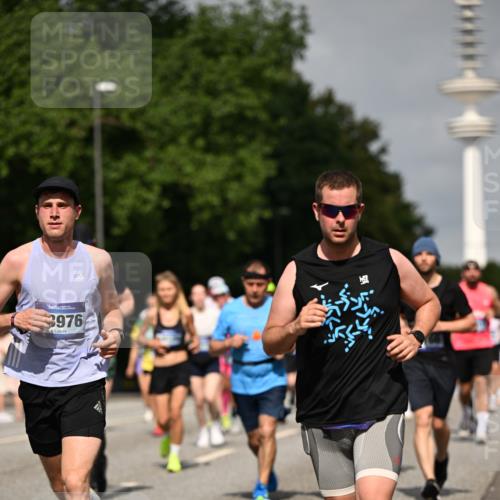 29.06.2025 - hella hamburg halbmarathon Dr. Thomas Lammeyer http://msf.ph/oto/8150559 29.06.2025 10:06:40 Kennedybrücke 1128, 1254, 1414, 1733, 2142, 2685, 2819, 3225, 3780, 3919, 4663, 4985, 5742, 6166, 6295, 6708, 6752, 6860, 6997, 7049, 7323, 8003, 8364, 8662, 8749, 9006, 9020, 9021, 10295, 10539, 10866, 11191, 11250 meine-sportfotos.de