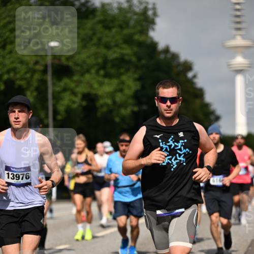 29.06.2025 - hella hamburg halbmarathon Dr. Thomas Lammeyer http://msf.ph/oto/8150563 29.06.2025 10:06:40 Kennedybrücke 1128, 1254, 1414, 1733, 2142, 2685, 2819, 3225, 3780, 3919, 4663, 4985, 5742, 6166, 6295, 6708, 6752, 6860, 6997, 7049, 7323, 8003, 8364, 8662, 8749, 9006, 9020, 9021, 10295, 10539, 10866, 11191, 11250 meine-sportfotos.de