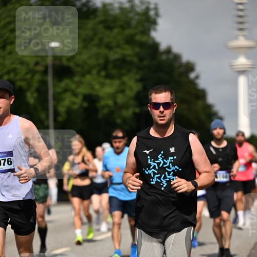 29.06.2025 - hella hamburg halbmarathon Dr. Thomas Lammeyer http://msf.ph/oto/8150579 29.06.2025 10:06:40 Kennedybrücke 1128, 1254, 1414, 1733, 2142, 2685, 2819, 3225, 3780, 3919, 4663, 4985, 5742, 6166, 6295, 6708, 6752, 6860, 6997, 7049, 7323, 8003, 8364, 8662, 8749, 9006, 9020, 9021, 10295, 10539, 10866, 11191, 11250 meine-sportfotos.de