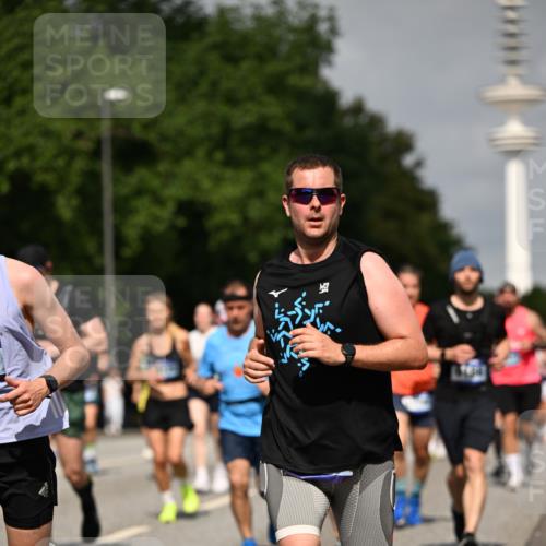 29.06.2025 - hella hamburg halbmarathon Dr. Thomas Lammeyer http://msf.ph/oto/8150582 29.06.2025 10:06:41 Kennedybrücke 1128, 1254, 1414, 1733, 2142, 2685, 2819, 3225, 3780, 3919, 4985, 5742, 6166, 6295, 6708, 6752, 6860, 6997, 7049, 7323, 8003, 8364, 8662, 8749, 9006, 9020, 9021, 10295, 10539, 10866, 11191, 11250 meine-sportfotos.de
