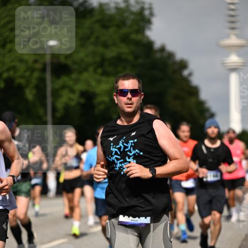 29.06.2025 - hella hamburg halbmarathon Dr. Thomas Lammeyer http://msf.ph/oto/8150585 29.06.2025 10:06:41 Kennedybrücke 1128, 1254, 1414, 1733, 2142, 2685, 2819, 3225, 3780, 3919, 4985, 5742, 6166, 6295, 6708, 6752, 6860, 6997, 7049, 7323, 8003, 8364, 8662, 8749, 9006, 9020, 9021, 10295, 10539, 10866, 11191, 11250 meine-sportfotos.de