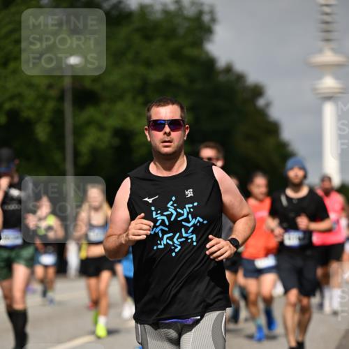 29.06.2025 - hella hamburg halbmarathon Dr. Thomas Lammeyer http://msf.ph/oto/8150590 29.06.2025 10:06:41 Kennedybrücke 1128, 1254, 1414, 1733, 2142, 2685, 2819, 3225, 3780, 3919, 4985, 5742, 6166, 6295, 6708, 6752, 6860, 6997, 7049, 7323, 8003, 8364, 8662, 8749, 9006, 9020, 9021, 10295, 10539, 10866, 11191, 11250 meine-sportfotos.de