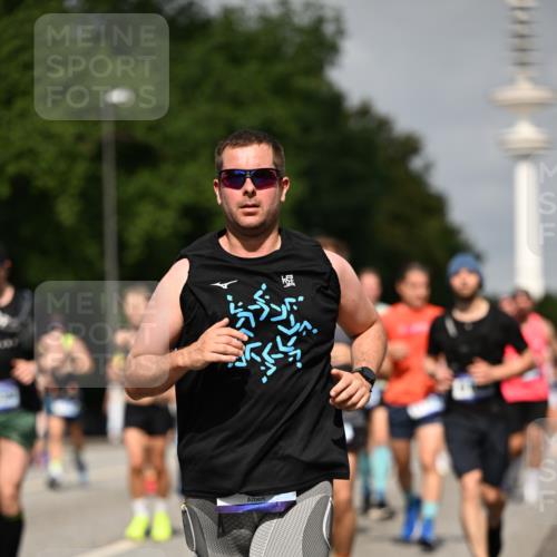 29.06.2025 - hella hamburg halbmarathon Dr. Thomas Lammeyer http://msf.ph/oto/8150594 29.06.2025 10:06:41 Kennedybrücke 1128, 1254, 1414, 1733, 2142, 2685, 2819, 3225, 3780, 3919, 4985, 5742, 6166, 6295, 6708, 6752, 6860, 6997, 7049, 7323, 8003, 8364, 8662, 8749, 9006, 9020, 9021, 10295, 10539, 10866, 11191, 11250 meine-sportfotos.de
