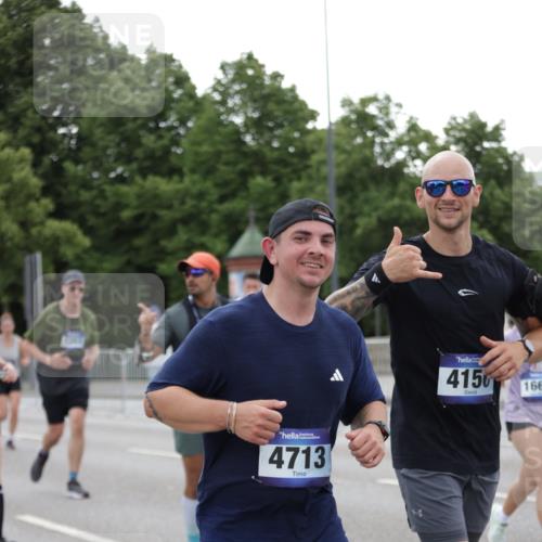29.06.2025 - hella hamburg halbmarathon Jannik Wohlers http://msf.ph/oto/8150603 29.06.2025 10:50:55 Lombardsbrücke 1478, 1617, 2202, 2380, 2484, 2485, 3934, 4156, 4652, 4713, 4878, 4920, 5357, 5394, 5530, 6961, 7012, 7769, 8040, 8410, 8672, 9166, 9167, 9582, 9583, 9763, 11034, 11575, 11608, 11609, 13079, 14127, 14152, 15776, 16258, 16427, 16633, 16642, 16678, 16928, 17079, 19098, 19106 meine-sportfotos.de