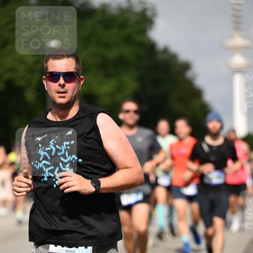 29.06.2025 - hella hamburg halbmarathon Dr. Thomas Lammeyer http://msf.ph/oto/8150606 29.06.2025 10:06:41 Kennedybrücke 1128, 1254, 1414, 1733, 2142, 2685, 2819, 3225, 3780, 3919, 4985, 5742, 6166, 6295, 6708, 6752, 6860, 6997, 7049, 7323, 8003, 8364, 8662, 8749, 9006, 9020, 9021, 10295, 10539, 10866, 11191, 11250 meine-sportfotos.de