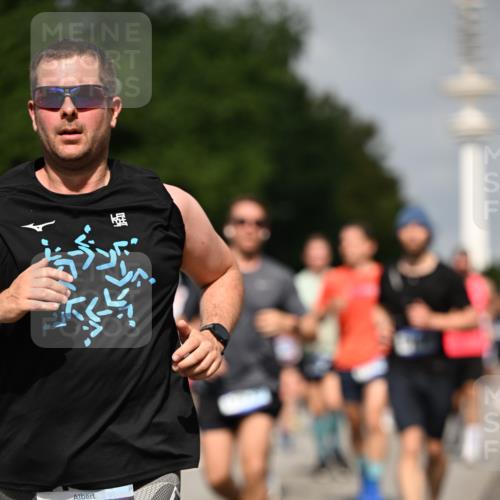 29.06.2025 - hella hamburg halbmarathon Dr. Thomas Lammeyer http://msf.ph/oto/8150611 29.06.2025 10:06:42 Kennedybrücke 1128, 1254, 1414, 1733, 2142, 2685, 2819, 3225, 3780, 3919, 4985, 5742, 6166, 6295, 6708, 6752, 6860, 6997, 7049, 7323, 8003, 8364, 8662, 8749, 9006, 9021, 10295, 10539, 10866, 11191, 11250 meine-sportfotos.de