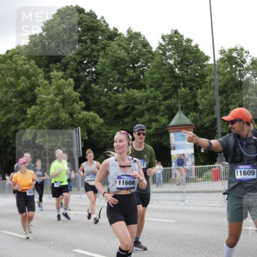 29.06.2025 - hella hamburg halbmarathon Jannik Wohlers http://msf.ph/oto/8150619 29.06.2025 10:50:56 Lombardsbrücke 1478, 1617, 2202, 2380, 2484, 2485, 4156, 4652, 4713, 4878, 4920, 5357, 5394, 5530, 6091, 6961, 7012, 7769, 7871, 8040, 8410, 8672, 9166, 9167, 9582, 9583, 9763, 11034, 11268, 11575, 11608, 11609, 13079, 13598, 14152, 15092, 15776, 16258, 16427, 16633, 16642, 16678, 16928, 17079, 19098, 19106 meine-sportfotos.de