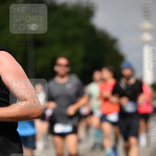 29.06.2025 - hella hamburg halbmarathon Dr. Thomas Lammeyer http://msf.ph/oto/8150624 29.06.2025 10:06:42 Kennedybrücke 1128, 1254, 1414, 1733, 2142, 2685, 2819, 3225, 3780, 3919, 4985, 5742, 6166, 6295, 6708, 6752, 6860, 6997, 7049, 7323, 8003, 8364, 8662, 8749, 9006, 9021, 10295, 10539, 10866, 11191, 11250 meine-sportfotos.de