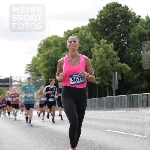 29.06.2025 - hella hamburg halbmarathon Jannik Wohlers http://msf.ph/oto/8150626 29.06.2025 10:14:05 Lombardsbrücke 1406, 1728, 2494, 2990, 3020, 3154, 3756, 3834, 5670, 6028, 6083, 6089, 6366, 7209, 7802, 7840, 8147, 8409, 8892, 10224, 10610, 12467, 12901, 13237, 14488, 16036, 16126, 16167, 16287, 16288, 17975 meine-sportfotos.de