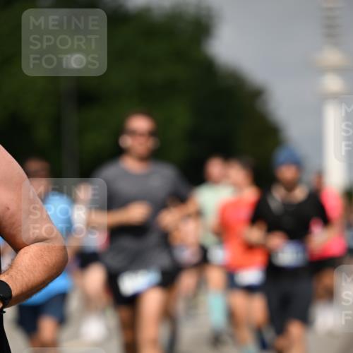 29.06.2025 - hella hamburg halbmarathon Dr. Thomas Lammeyer http://msf.ph/oto/8150629 29.06.2025 10:06:42 Kennedybrücke 1128, 1254, 1414, 1733, 2142, 2685, 2819, 3225, 3780, 3919, 4985, 5742, 6166, 6295, 6708, 6752, 6860, 6997, 7049, 7323, 8003, 8364, 8662, 8749, 9006, 9021, 10295, 10539, 10866, 11191, 11250 meine-sportfotos.de