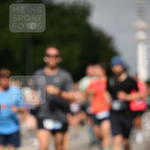 29.06.2025 - hella hamburg halbmarathon Dr. Thomas Lammeyer http://msf.ph/oto/8150638 29.06.2025 10:06:42 Kennedybrücke 1128, 1254, 1414, 1733, 2142, 2685, 2819, 3225, 3780, 3919, 4985, 5742, 6166, 6295, 6708, 6752, 6860, 6997, 7049, 7323, 8003, 8364, 8662, 8749, 9006, 9021, 10295, 10539, 10866, 11191, 11250 meine-sportfotos.de