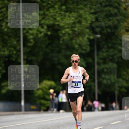 29.06.2025 - hella hamburg halbmarathon Dr. Thomas Lammeyer http://msf.ph/oto/8150645 29.06.2025 09:38:38 Kennedybrücke 28, 42, 47 meine-sportfotos.de