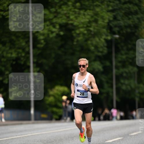 29.06.2025 - hella hamburg halbmarathon Dr. Thomas Lammeyer http://msf.ph/oto/8150654 29.06.2025 09:38:38 Kennedybrücke 28, 42, 47 meine-sportfotos.de