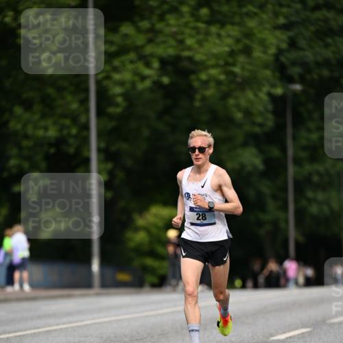 29.06.2025 - hella hamburg halbmarathon Dr. Thomas Lammeyer http://msf.ph/oto/8150658 29.06.2025 09:38:38 Kennedybrücke 28, 42, 47 meine-sportfotos.de