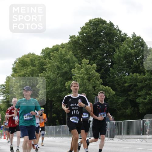 29.06.2025 - hella hamburg halbmarathon Jannik Wohlers http://msf.ph/oto/8150667 29.06.2025 10:14:07 Lombardsbrücke 1406, 1728, 2494, 2990, 3020, 3154, 3756, 3834, 5191, 5670, 6028, 6083, 6089, 6366, 7209, 7802, 7840, 8147, 8892, 10224, 10610, 12467, 12901, 13237, 14488, 15048, 16036, 16126, 16167, 16287, 16288, 17975 meine-sportfotos.de