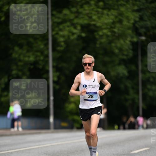 29.06.2025 - hella hamburg halbmarathon Dr. Thomas Lammeyer http://msf.ph/oto/8150668 29.06.2025 09:38:38 Kennedybrücke 28, 42, 47 meine-sportfotos.de