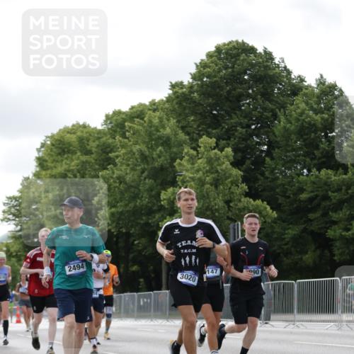 29.06.2025 - hella hamburg halbmarathon Jannik Wohlers http://msf.ph/oto/8150671 29.06.2025 10:14:07 Lombardsbrücke 1406, 1728, 2494, 2990, 3020, 3154, 3756, 3834, 5191, 5670, 6028, 6083, 6089, 6366, 7209, 7802, 7840, 8147, 8892, 10224, 10610, 12467, 12901, 13237, 14488, 15048, 16036, 16126, 16167, 16287, 16288, 17975 meine-sportfotos.de