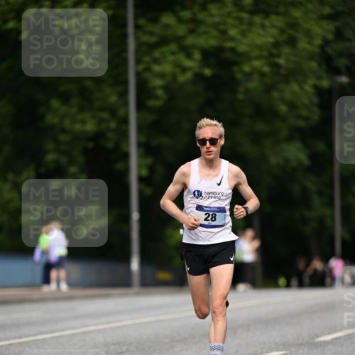 29.06.2025 - hella hamburg halbmarathon Dr. Thomas Lammeyer http://msf.ph/oto/8150673 29.06.2025 09:38:39 Kennedybrücke 28, 42, 47 meine-sportfotos.de