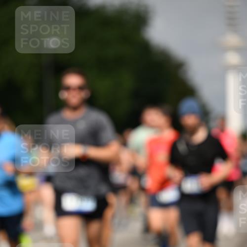 29.06.2025 - hella hamburg halbmarathon Dr. Thomas Lammeyer http://msf.ph/oto/8150678 29.06.2025 10:06:43 Kennedybrücke 1128, 1254, 1414, 1733, 2142, 2685, 2819, 3225, 3780, 3919, 4985, 5742, 6166, 6295, 6708, 6752, 6860, 6997, 7049, 7323, 8003, 8364, 8662, 8749, 9006, 10295, 10539, 10866, 11191, 11250 meine-sportfotos.de