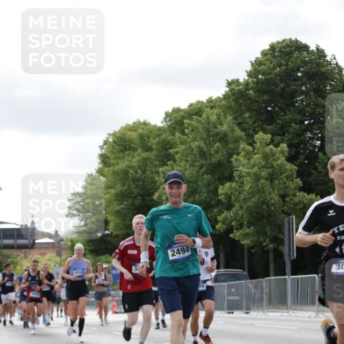 29.06.2025 - hella hamburg halbmarathon Jannik Wohlers http://msf.ph/oto/8150681 29.06.2025 10:14:08 Lombardsbrücke 1406, 1728, 2494, 2990, 3020, 3154, 3756, 3834, 5191, 5670, 6028, 6083, 6366, 7209, 7802, 7840, 8147, 9663, 10224, 10610, 12467, 12901, 13237, 13673, 14488, 15048, 16036, 16126, 16167, 16287, 16288, 16776, 17975 meine-sportfotos.de
