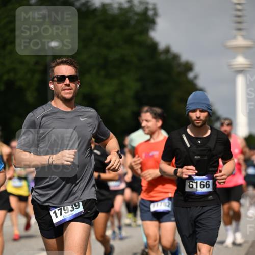29.06.2025 - hella hamburg halbmarathon Dr. Thomas Lammeyer http://msf.ph/oto/8150685 29.06.2025 10:06:43 Kennedybrücke 1128, 1254, 1414, 1733, 2142, 2685, 2819, 3225, 3780, 3919, 4985, 5742, 6166, 6295, 6708, 6752, 6860, 6997, 7049, 7323, 8003, 8364, 8662, 8749, 9006, 10295, 10539, 10866, 11191, 11250 meine-sportfotos.de