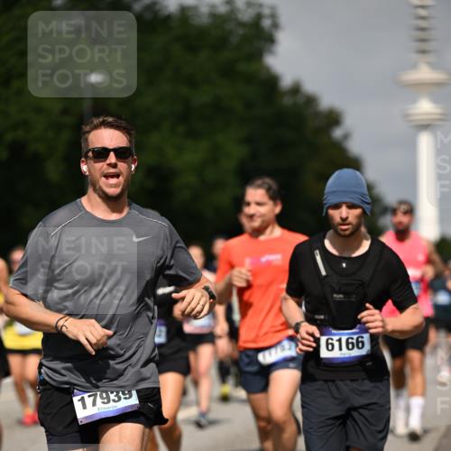 29.06.2025 - hella hamburg halbmarathon Dr. Thomas Lammeyer http://msf.ph/oto/8150688 29.06.2025 10:06:43 Kennedybrücke 1128, 1254, 1414, 1733, 2142, 2685, 2819, 3225, 3780, 3919, 4985, 5742, 6166, 6295, 6708, 6752, 6860, 6997, 7049, 7323, 8003, 8364, 8662, 8749, 9006, 10295, 10539, 10866, 11191, 11250 meine-sportfotos.de