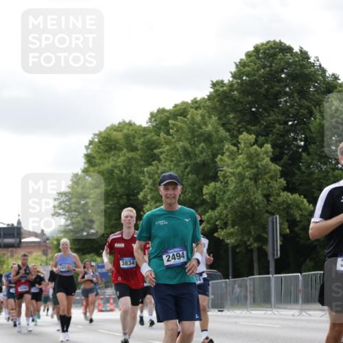 29.06.2025 - hella hamburg halbmarathon Jannik Wohlers http://msf.ph/oto/8150695 29.06.2025 10:14:08 Lombardsbrücke 1406, 1728, 2494, 2990, 3020, 3154, 3756, 3834, 5191, 5670, 6028, 6083, 6366, 7209, 7802, 7840, 8147, 9663, 10224, 10610, 12467, 12901, 13237, 13673, 14488, 15048, 16036, 16126, 16167, 16287, 16288, 16776, 17975 meine-sportfotos.de