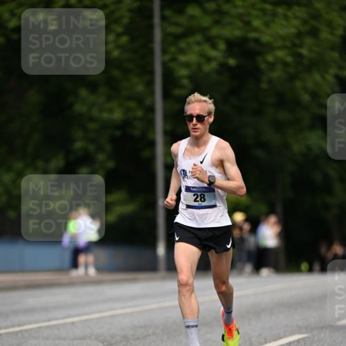 29.06.2025 - hella hamburg halbmarathon Dr. Thomas Lammeyer http://msf.ph/oto/8150699 29.06.2025 09:38:39 Kennedybrücke 28, 42, 47 meine-sportfotos.de