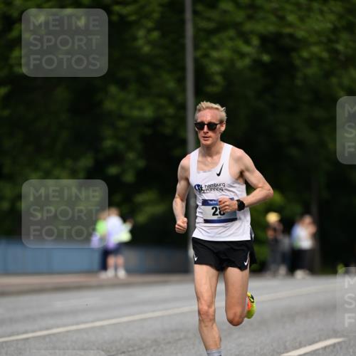 29.06.2025 - hella hamburg halbmarathon Dr. Thomas Lammeyer http://msf.ph/oto/8150703 29.06.2025 09:38:39 Kennedybrücke 28, 42, 47 meine-sportfotos.de