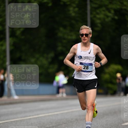 29.06.2025 - hella hamburg halbmarathon Dr. Thomas Lammeyer http://msf.ph/oto/8150711 29.06.2025 09:38:39 Kennedybrücke 28, 42, 47 meine-sportfotos.de