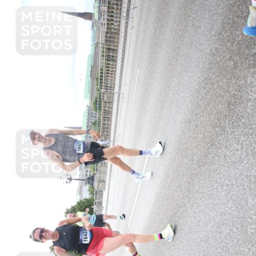 29.06.2025 - hella hamburg halbmarathon Jannik Wohlers http://msf.ph/oto/8150715 29.06.2025 10:24:58 Lombardsbrücke 1627, 2278, 3961, 3963, 5564, 5814, 6869, 8962, 9927, 10845, 10846, 11157, 11662, 13510, 13842, 14086, 15016, 15119, 16421, 16422 meine-sportfotos.de