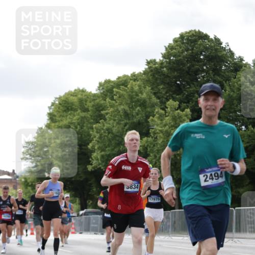 29.06.2025 - hella hamburg halbmarathon Jannik Wohlers http://msf.ph/oto/8150721 29.06.2025 10:14:09 Lombardsbrücke 1406, 1728, 2494, 2990, 3020, 3154, 3756, 3834, 5191, 5670, 6028, 6083, 6366, 7802, 7840, 8147, 9556, 9663, 9709, 10224, 10610, 12467, 12901, 13237, 13366, 13386, 13673, 13674, 14488, 15048, 16036, 16126, 16167, 16287, 16288, 16776, 17975 meine-sportfotos.de