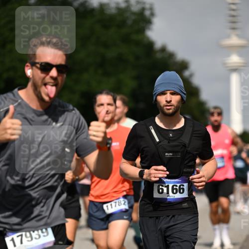 29.06.2025 - hella hamburg halbmarathon Dr. Thomas Lammeyer http://msf.ph/oto/8150733 29.06.2025 10:06:44 Kennedybrücke 1128, 1254, 1414, 1733, 2142, 2685, 2819, 3225, 3780, 3919, 4985, 5742, 6166, 6295, 6708, 6752, 6860, 6997, 7049, 7323, 8003, 8364, 8662, 8749, 9006, 10295, 10539, 10866, 11191, 11250 meine-sportfotos.de