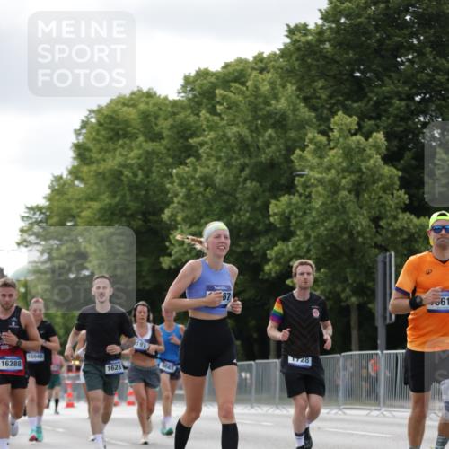 29.06.2025 - hella hamburg halbmarathon Jannik Wohlers http://msf.ph/oto/8150736 29.06.2025 10:14:11 Lombardsbrücke 1406, 1728, 2494, 2990, 3020, 3154, 3756, 3834, 5191, 5670, 5981, 6028, 6083, 6366, 7802, 8147, 8755, 9556, 9663, 9709, 10224, 10610, 12467, 12901, 13237, 13366, 13386, 13673, 13674, 15048, 16036, 16126, 16167, 16287, 16288, 16776, 17296, 17453, 17975 meine-sportfotos.de
