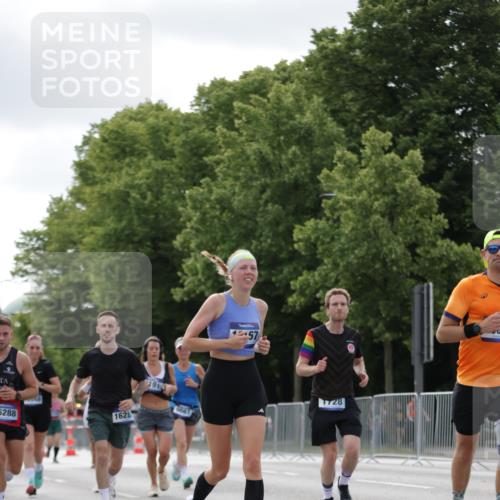 29.06.2025 - hella hamburg halbmarathon Jannik Wohlers http://msf.ph/oto/8150740 29.06.2025 10:14:11 Lombardsbrücke 1406, 1728, 2494, 2990, 3020, 3154, 3756, 3834, 5191, 5670, 5981, 6028, 6083, 6366, 7802, 8147, 8755, 9556, 9663, 9709, 10224, 10610, 12467, 12901, 13237, 13366, 13386, 13673, 13674, 15048, 16036, 16126, 16167, 16287, 16288, 16776, 17296, 17453, 17975 meine-sportfotos.de
