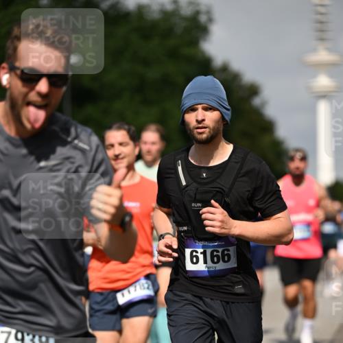 29.06.2025 - hella hamburg halbmarathon Dr. Thomas Lammeyer http://msf.ph/oto/8150744 29.06.2025 10:06:44 Kennedybrücke 1128, 1254, 1414, 1733, 2142, 2685, 2819, 3225, 3780, 3919, 4985, 5742, 6166, 6295, 6708, 6752, 6860, 6997, 7049, 7323, 8003, 8364, 8662, 8749, 9006, 10295, 10539, 10866, 11191, 11250 meine-sportfotos.de