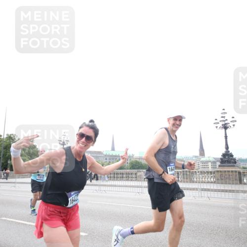 29.06.2025 - hella hamburg halbmarathon Jannik Wohlers http://msf.ph/oto/8150749 29.06.2025 10:24:59 Lombardsbrücke 1093, 1627, 2278, 3961, 3963, 5564, 5814, 6869, 8962, 9927, 10845, 10846, 11157, 11662, 13510, 13842, 14086, 15016, 15119, 15283, 16421, 16422 meine-sportfotos.de