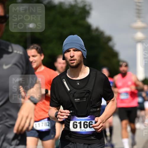 29.06.2025 - hella hamburg halbmarathon Dr. Thomas Lammeyer http://msf.ph/oto/8150752 29.06.2025 10:06:44 Kennedybrücke 1128, 1254, 1414, 1733, 2142, 2685, 2819, 3225, 3780, 3919, 4985, 5742, 6166, 6295, 6708, 6752, 6860, 6997, 7049, 7323, 8003, 8364, 8662, 8749, 9006, 10295, 10539, 10866, 11191, 11250 meine-sportfotos.de