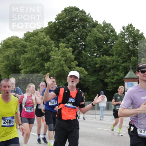 29.06.2025 - hella hamburg halbmarathon Jannik Wohlers http://msf.ph/oto/8150756 29.06.2025 10:51:03 Lombardsbrücke 1617, 1997, 2202, 2308, 2380, 2484, 2485, 2736, 2778, 4652, 4748, 4808, 4878, 5291, 5357, 5394, 5716, 5717, 6091, 6885, 6945, 6954, 6961, 7769, 7841, 7871, 7992, 8040, 8125, 8672, 9340, 9582, 9583, 9763, 10496, 11034, 11268, 11575, 11608, 11609, 11913, 12766, 13079, 13598, 13710, 13769, 15092, 15776, 16258, 16595, 16633, 16642, 16678, 16807, 19106 meine-sportfotos.de