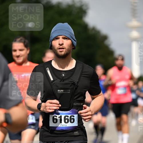 29.06.2025 - hella hamburg halbmarathon Dr. Thomas Lammeyer http://msf.ph/oto/8150762 29.06.2025 10:06:44 Kennedybrücke 1128, 1254, 1414, 1733, 2142, 2685, 2819, 3225, 3780, 3919, 4985, 5742, 6166, 6295, 6708, 6752, 6860, 6997, 7049, 7323, 8003, 8364, 8662, 8749, 9006, 10295, 10539, 10866, 11191, 11250 meine-sportfotos.de