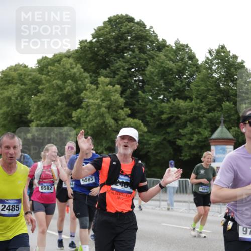 29.06.2025 - hella hamburg halbmarathon Jannik Wohlers http://msf.ph/oto/8150763 29.06.2025 10:51:03 Lombardsbrücke 1617, 1997, 2202, 2308, 2380, 2484, 2485, 2736, 2778, 4652, 4748, 4808, 4878, 5291, 5357, 5394, 5716, 5717, 6091, 6885, 6945, 6954, 6961, 7769, 7841, 7871, 7992, 8040, 8125, 8672, 9340, 9582, 9583, 9763, 10496, 11034, 11268, 11575, 11608, 11609, 11913, 12766, 13079, 13598, 13710, 13769, 15092, 15776, 16258, 16595, 16633, 16642, 16678, 16807, 19106 meine-sportfotos.de