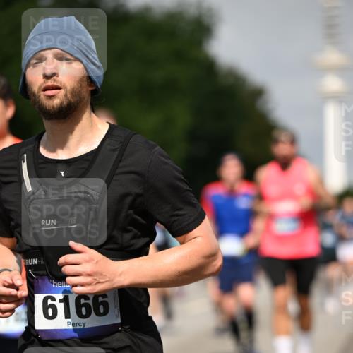 29.06.2025 - hella hamburg halbmarathon Dr. Thomas Lammeyer http://msf.ph/oto/8150765 29.06.2025 10:06:45 Kennedybrücke 1128, 1254, 1414, 1733, 2142, 2685, 2819, 3225, 3780, 3919, 5742, 6166, 6295, 6708, 6752, 6860, 6997, 7049, 7323, 8003, 8364, 8662, 8749, 9006, 10295, 10539, 10866, 11191, 11250 meine-sportfotos.de