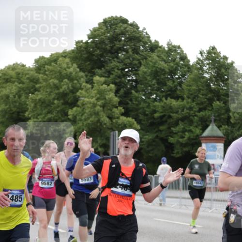 29.06.2025 - hella hamburg halbmarathon Jannik Wohlers http://msf.ph/oto/8150767 29.06.2025 10:51:03 Lombardsbrücke 1617, 1997, 2202, 2308, 2380, 2484, 2485, 2736, 2778, 4652, 4748, 4808, 4878, 5291, 5357, 5394, 5716, 5717, 6091, 6885, 6945, 6954, 6961, 7769, 7841, 7871, 7992, 8040, 8125, 8672, 9340, 9582, 9583, 9763, 10496, 11034, 11268, 11575, 11608, 11609, 11913, 12766, 13079, 13598, 13710, 13769, 15092, 15776, 16258, 16595, 16633, 16642, 16678, 16807, 19106 meine-sportfotos.de